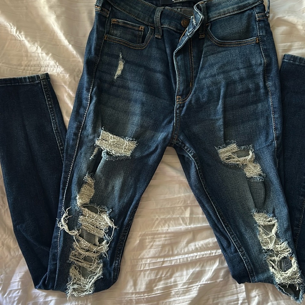 Ripped skinny jeans